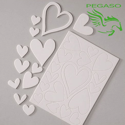 Cartone fustellato a forma di cuore Cartone fustellato a forma di cuore
